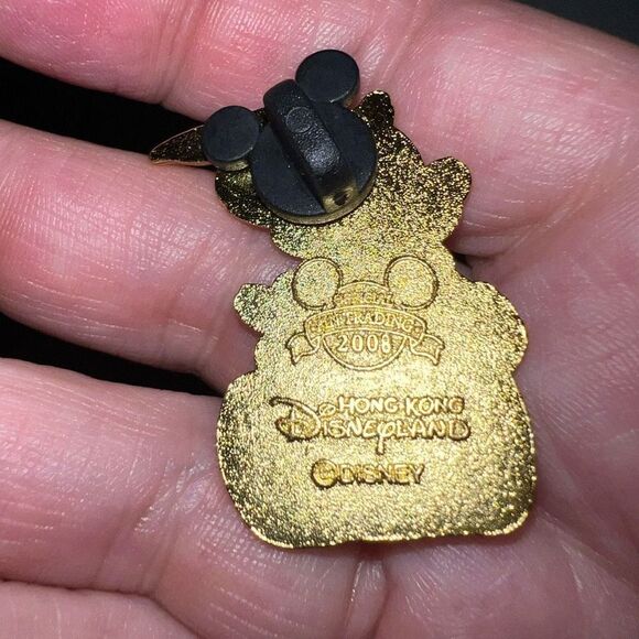 DISNEY Hong Kong Mickey Mouse as Robin Hood Rides A Cork Gold Tone Pin 2008 - Picture 5 of 8